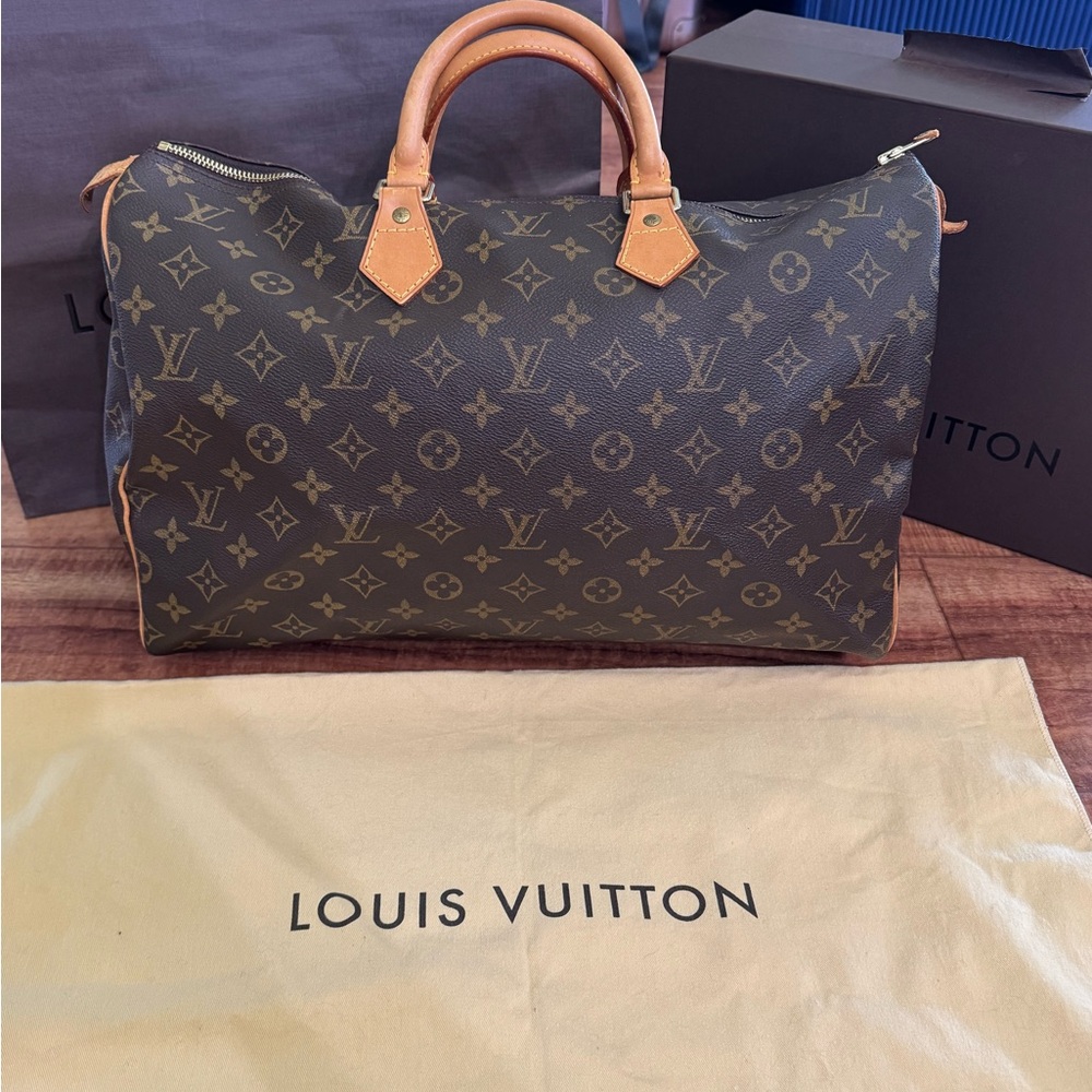 Louis Vuitton Monogram Canvas Speedy 40